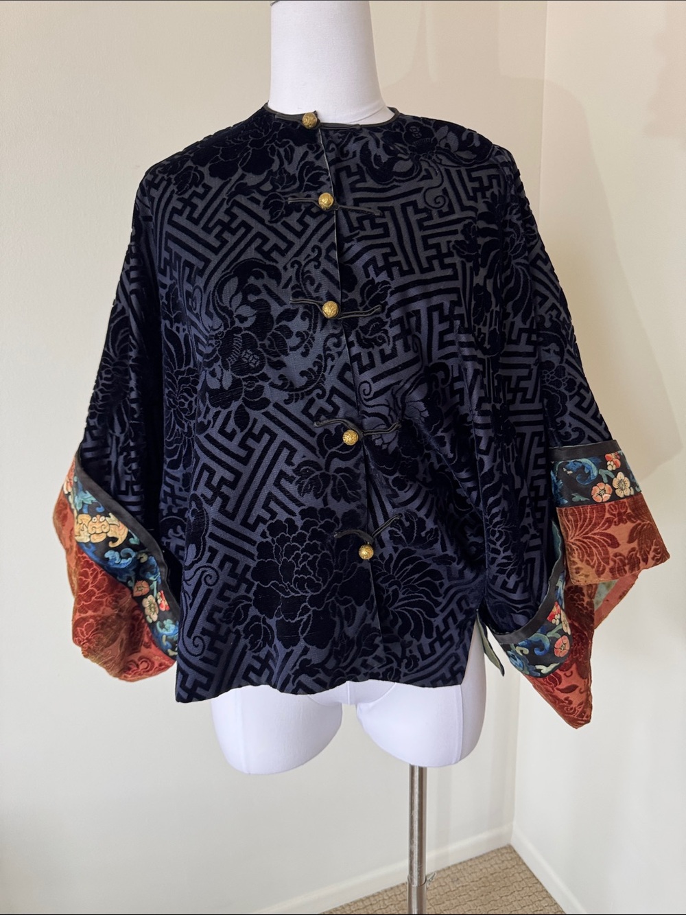 Vintage Velvet Asian Frog Closure Kimono Jacket Wide Sleeve Tapestry Art to Wear